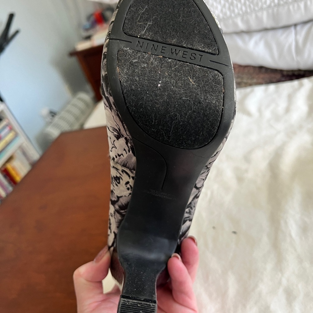 Nine West Black Multi Color Floral Platform Heels… - image 4